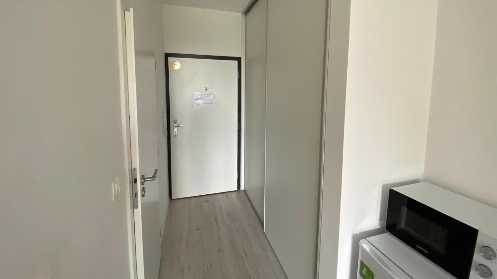 1 Room Apartment With Terrace, Slnecnice, 18B Μπρατισλάβα Εξωτερικό φωτογραφία